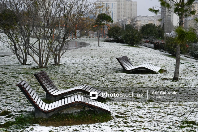 Qarlı Bakıdan gözoxşayan görüntülər - Foto