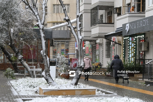Qarlı Bakıdan gözoxşayan görüntülər - Foto