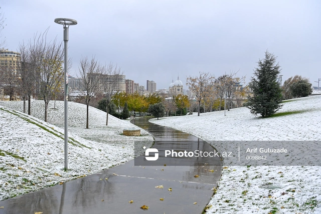 Qarlı Bakıdan gözoxşayan görüntülər - Foto