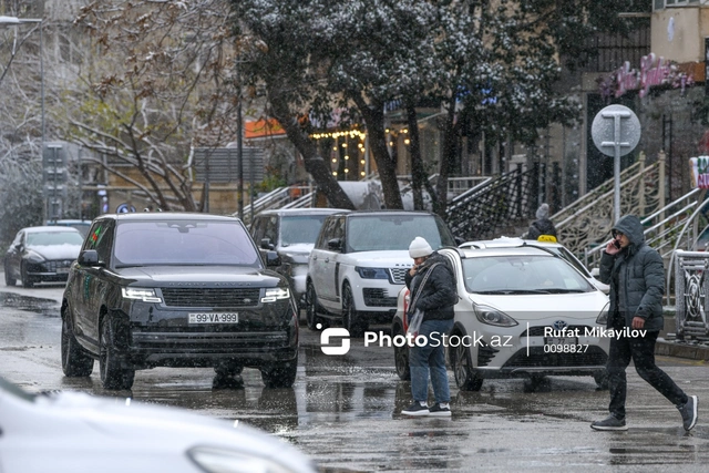 Qarlı Bakıdan gözoxşayan görüntülər - Foto